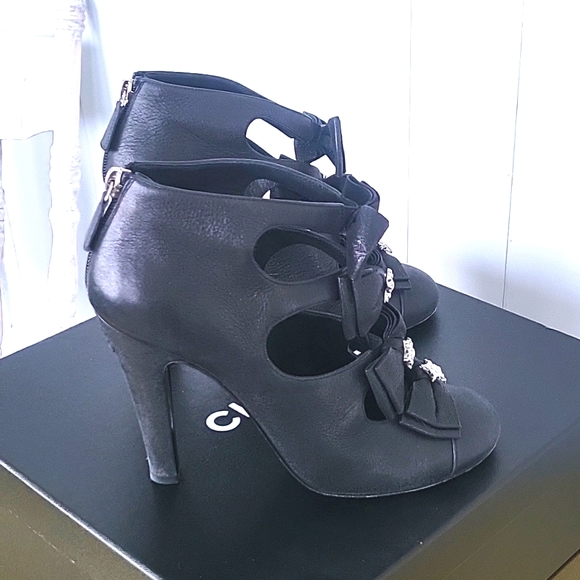 CHANEL Comet Heels - Picture 5 of 9